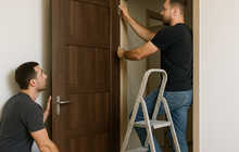 Установка межкомнатных дверей